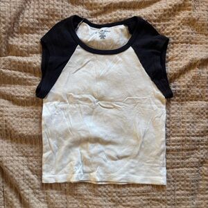 🦨Brandy Melville sleeveless top